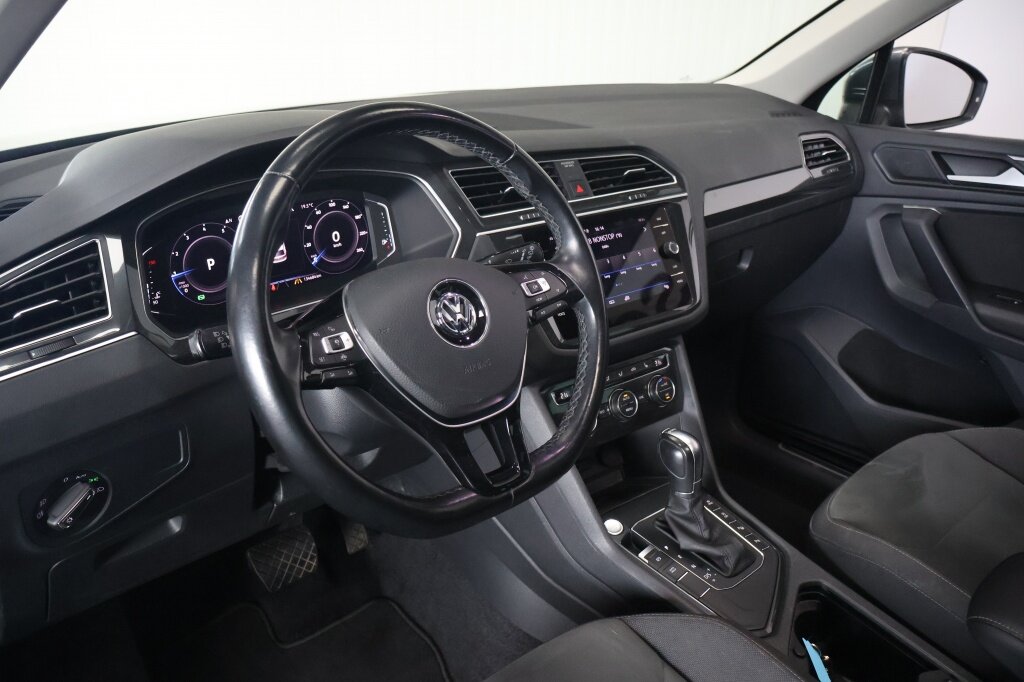 Volkswagen Tiguan 1.5 TSI ACT R-Line | Panorama | Trekhaak | Carplay | ACC | Stoelverwarming | Camera - Afbeelding 2