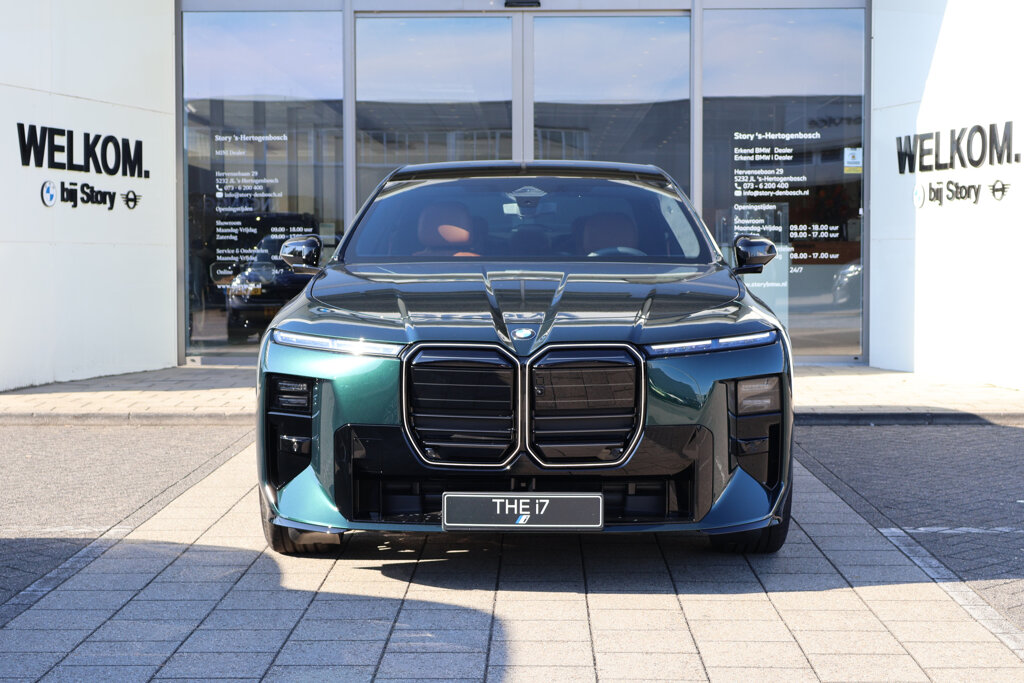 BMW i7 2