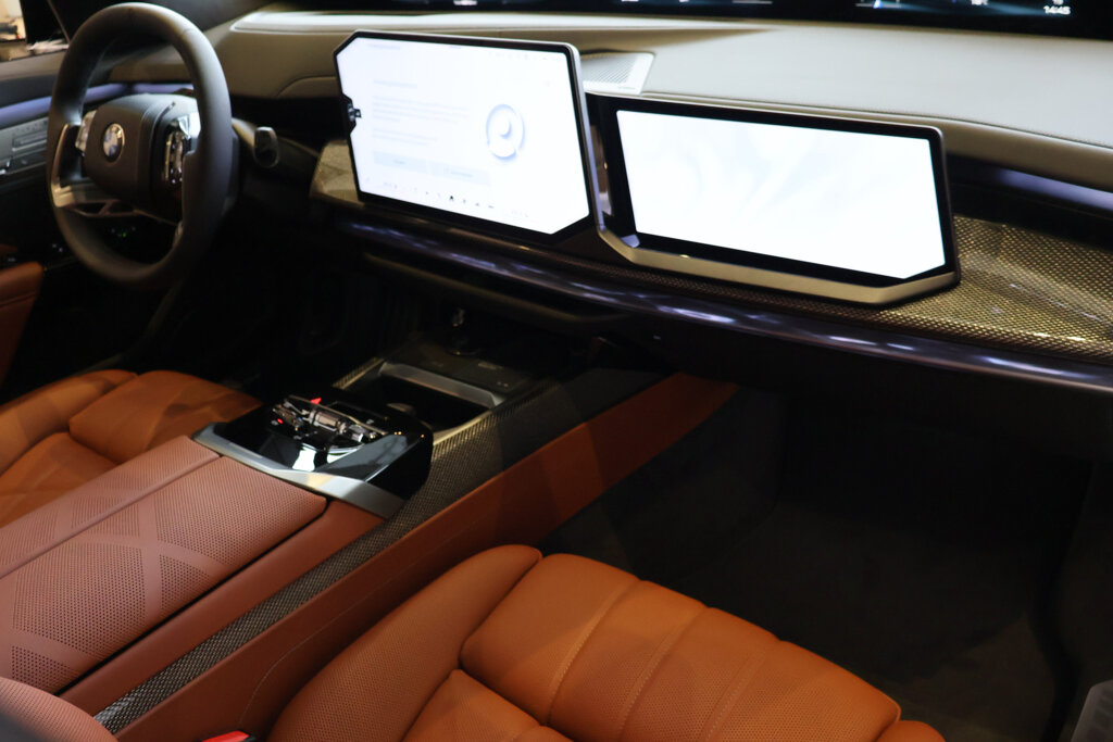 BMW i7 16