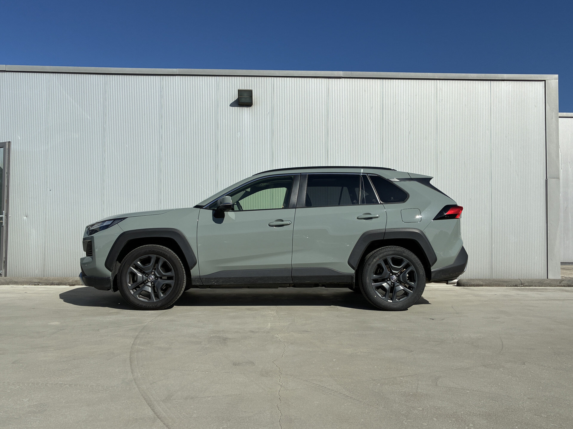 Toyota RAV4 2.5 Hybrid AWD ADVENTURE - Afbeelding 2