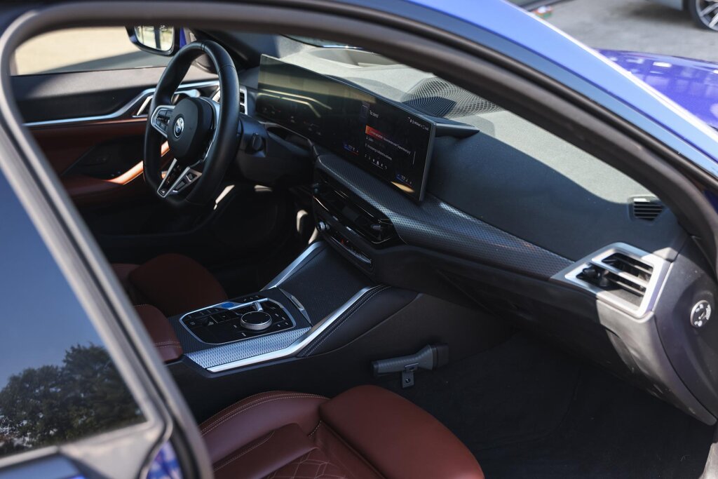 BMW i4 11