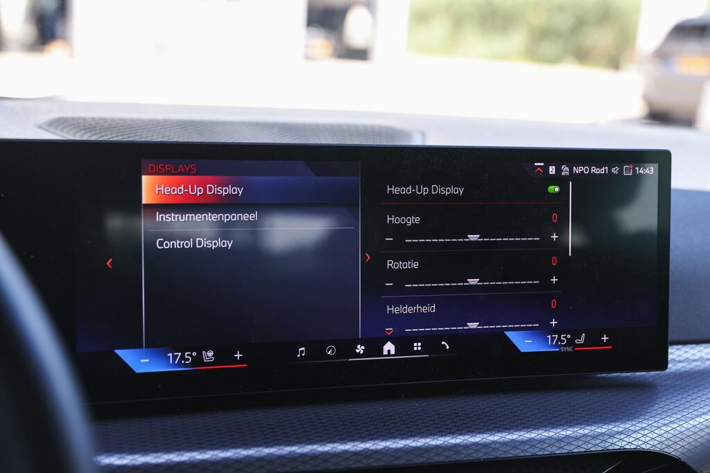 BMW i4 26