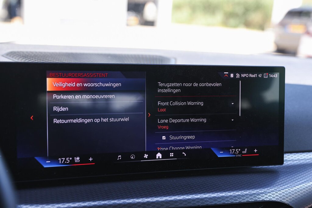 BMW i4 27