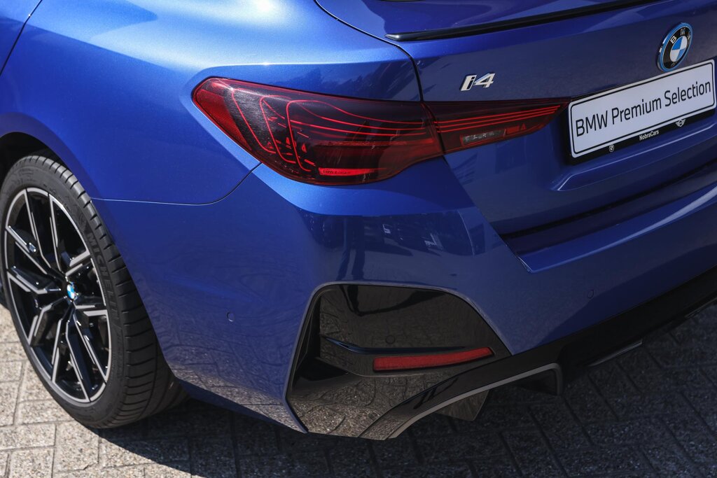 BMW i4 33