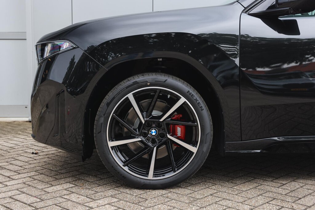 BMW iX3 4