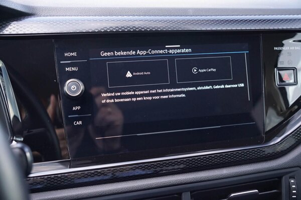 Apple Carplay/Android Auto Apple Carplay/Android Auto
