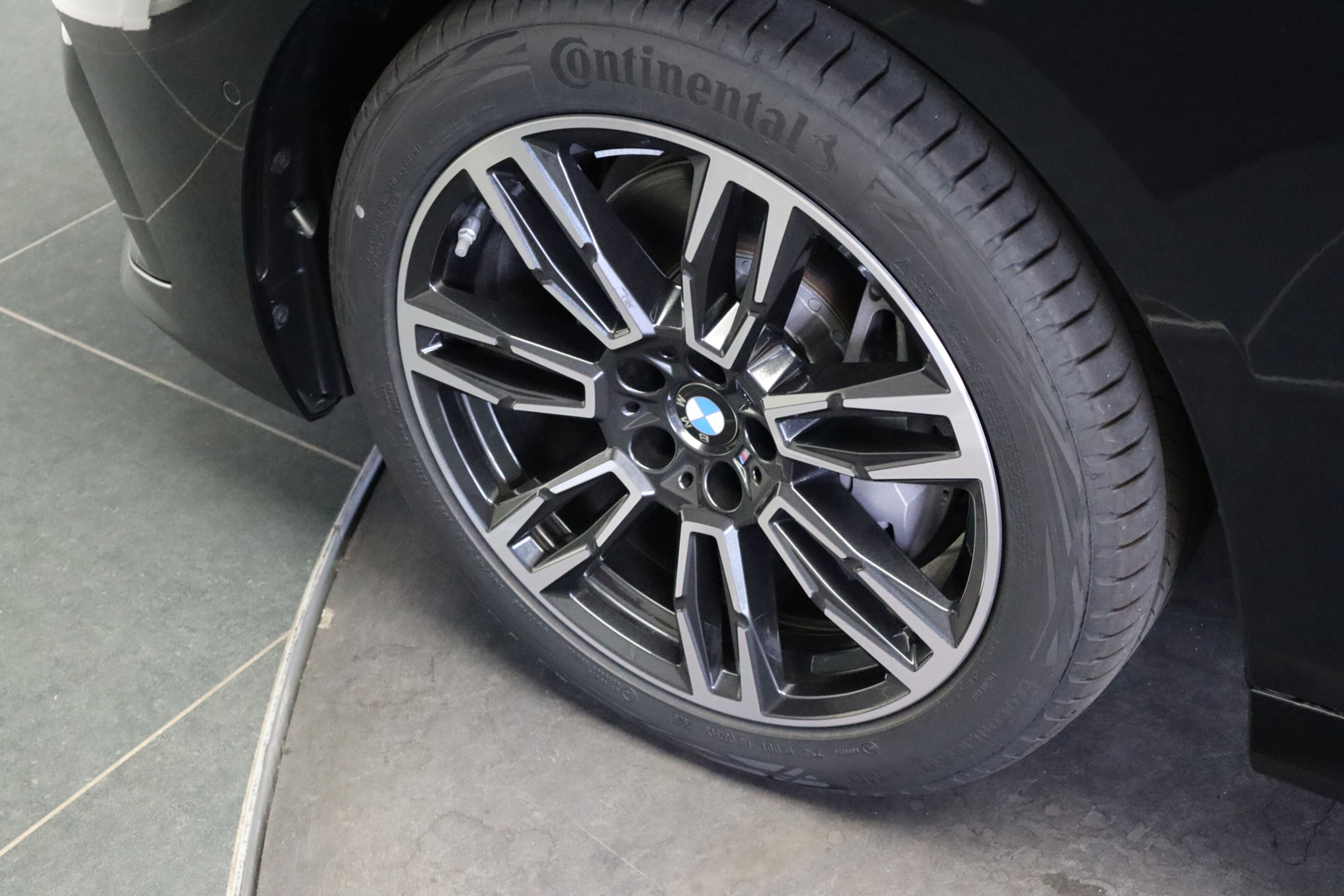 BMW i5 6