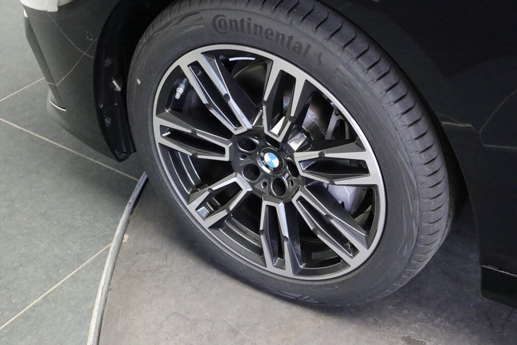 BMW i5 6