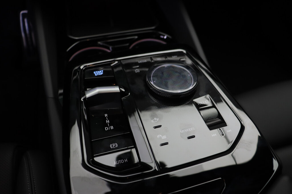 BMW i5 15