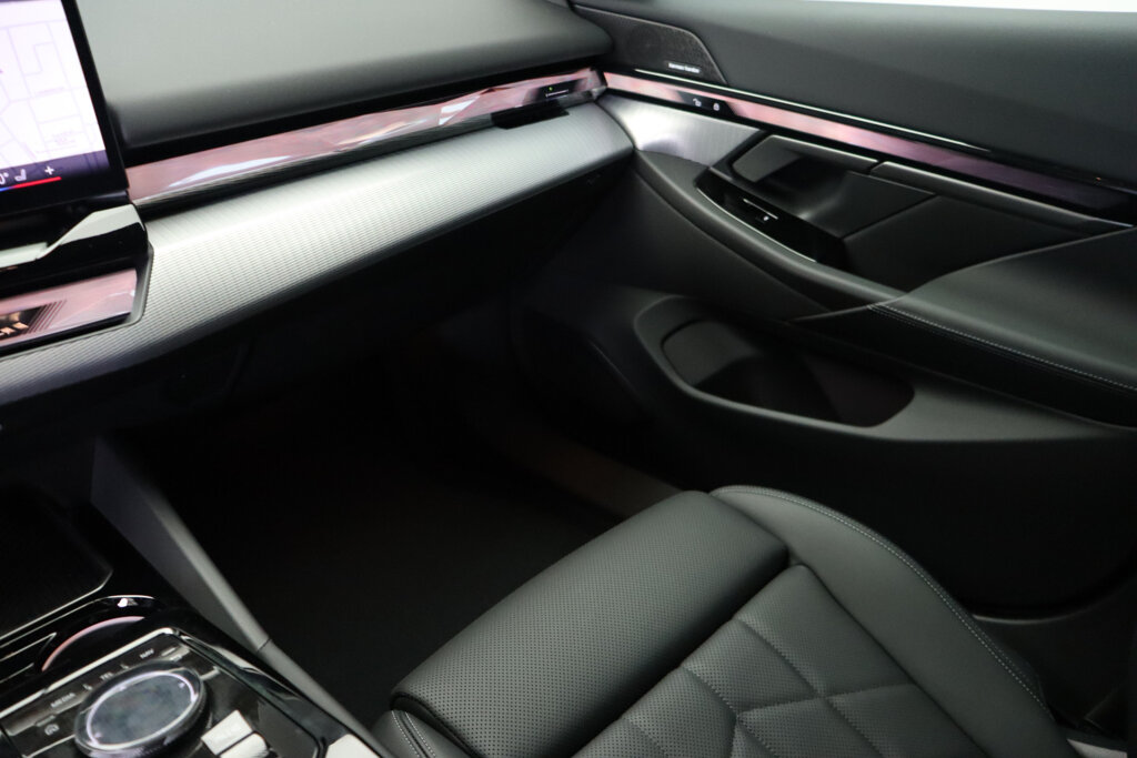 BMW i5 18