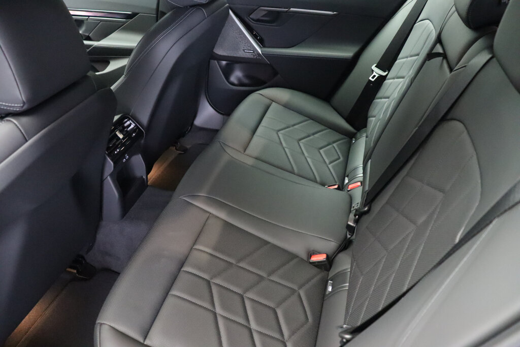 BMW i5 19