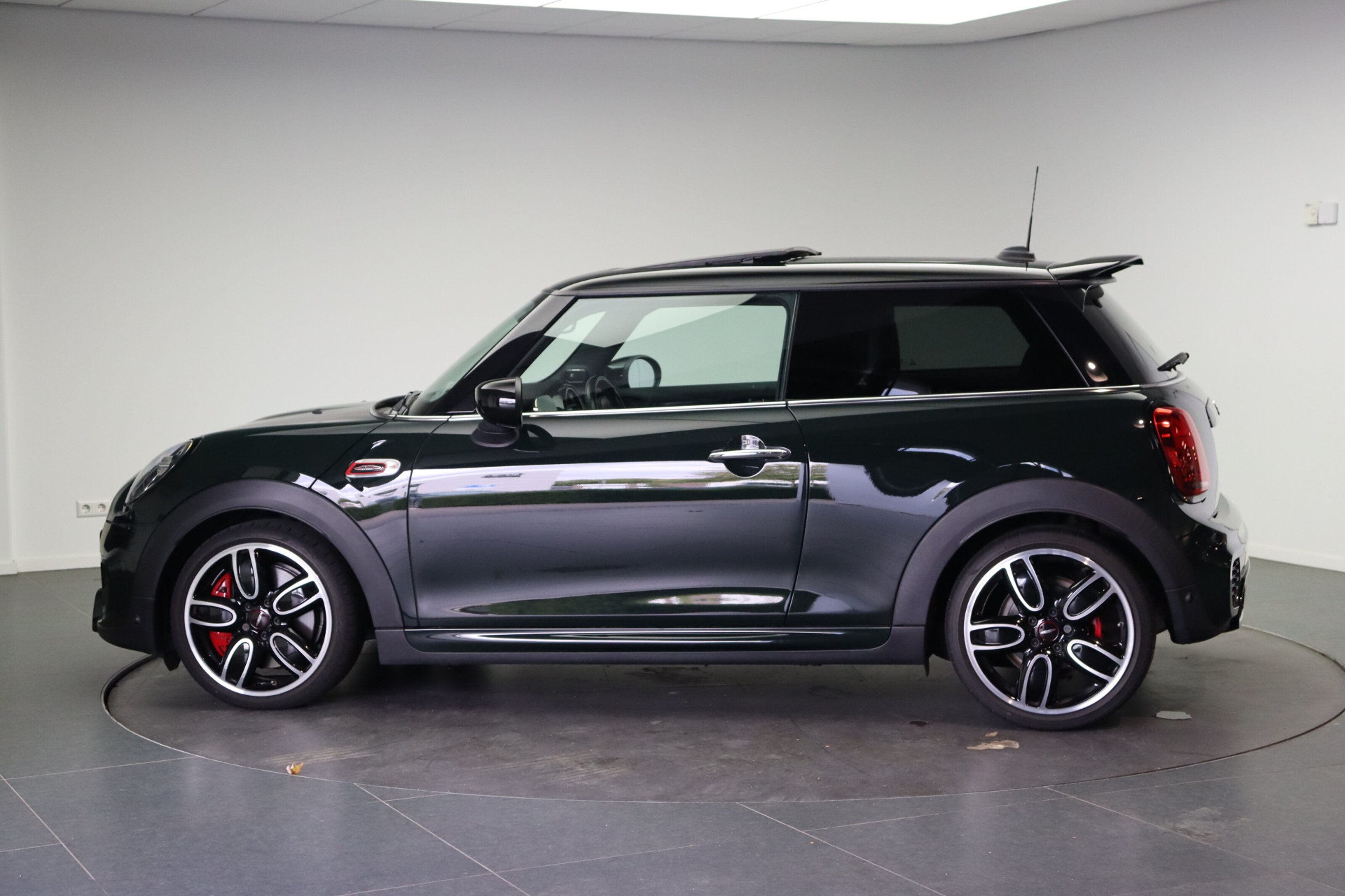 MINI Cooper Hatchback John Works Chili Automaat
