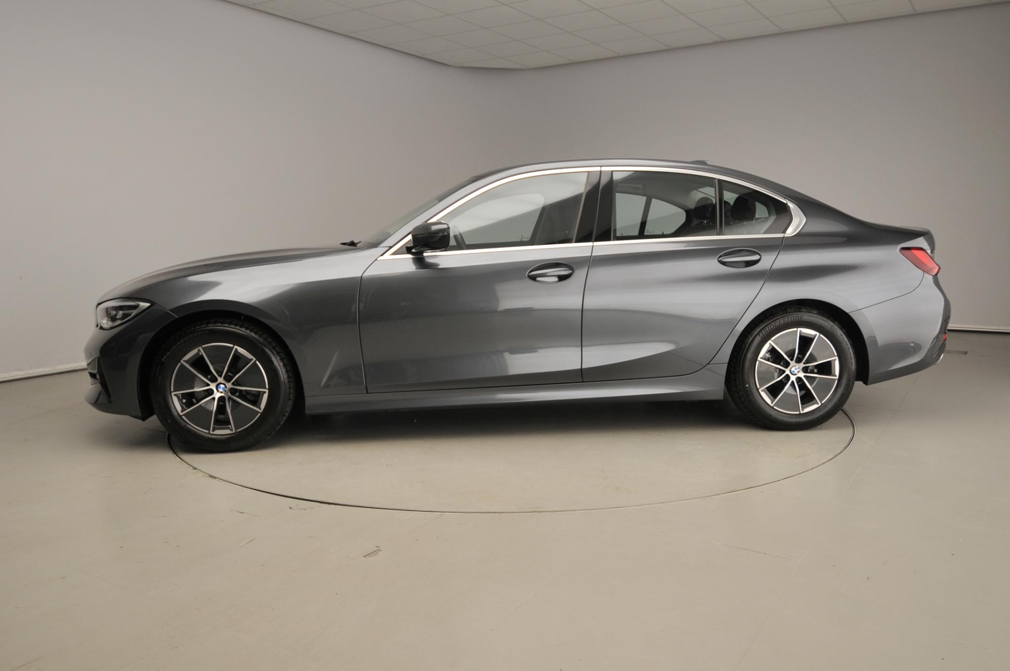 BMW 3 Serie Sedan 320i - Afbeelding 2