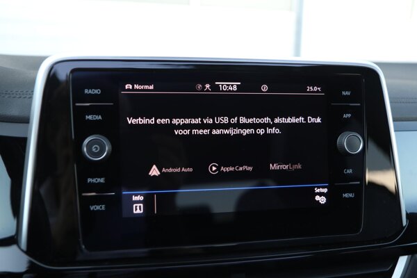 Apple Carplay/Android Auto Apple Carplay/Android Auto