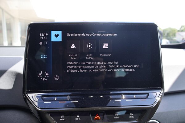 Apple Carplay/Android Auto Apple Carplay/Android Auto