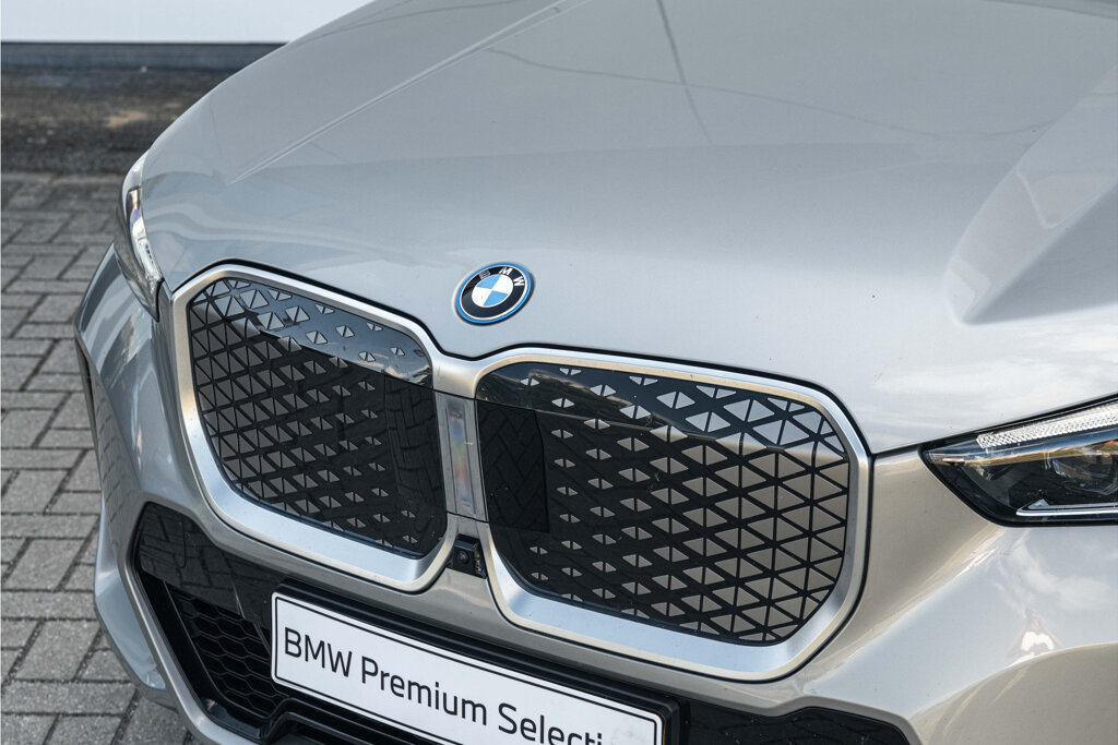 BMW iX1 7