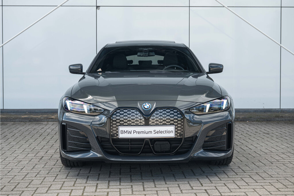 BMW i4 12