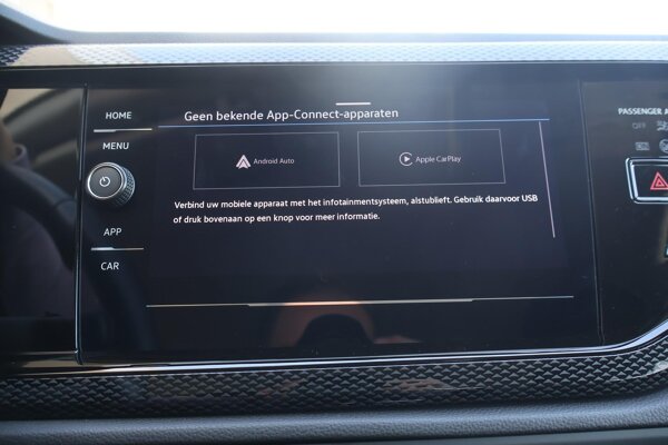 Apple Carplay/Android Auto Apple Carplay/Android Auto