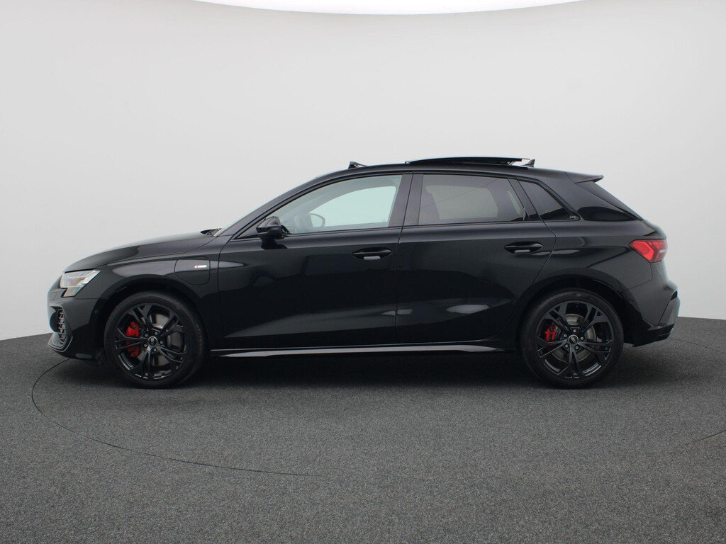 Audi A3 Sportback 45 TFSI e S edition Competition 272PK S-Tronic S-Line, Pano-Schuifdak, Memorystoel, Achteruitrijcamera, Matrix LED-verlichting, Leder, Elektr. Achterklep, Keyless, 18" LM Velgen - Obraz 3