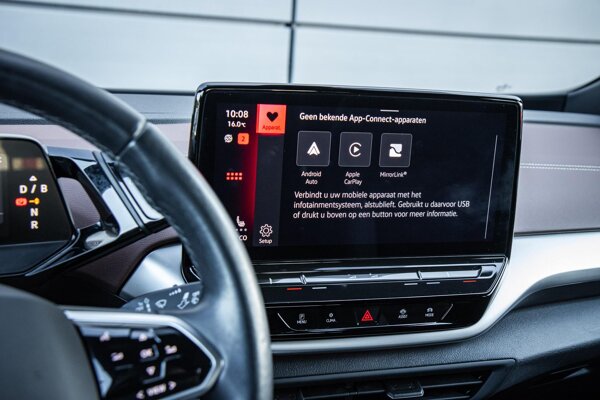 Apple Carplay/Android Auto Apple Carplay/Android Auto