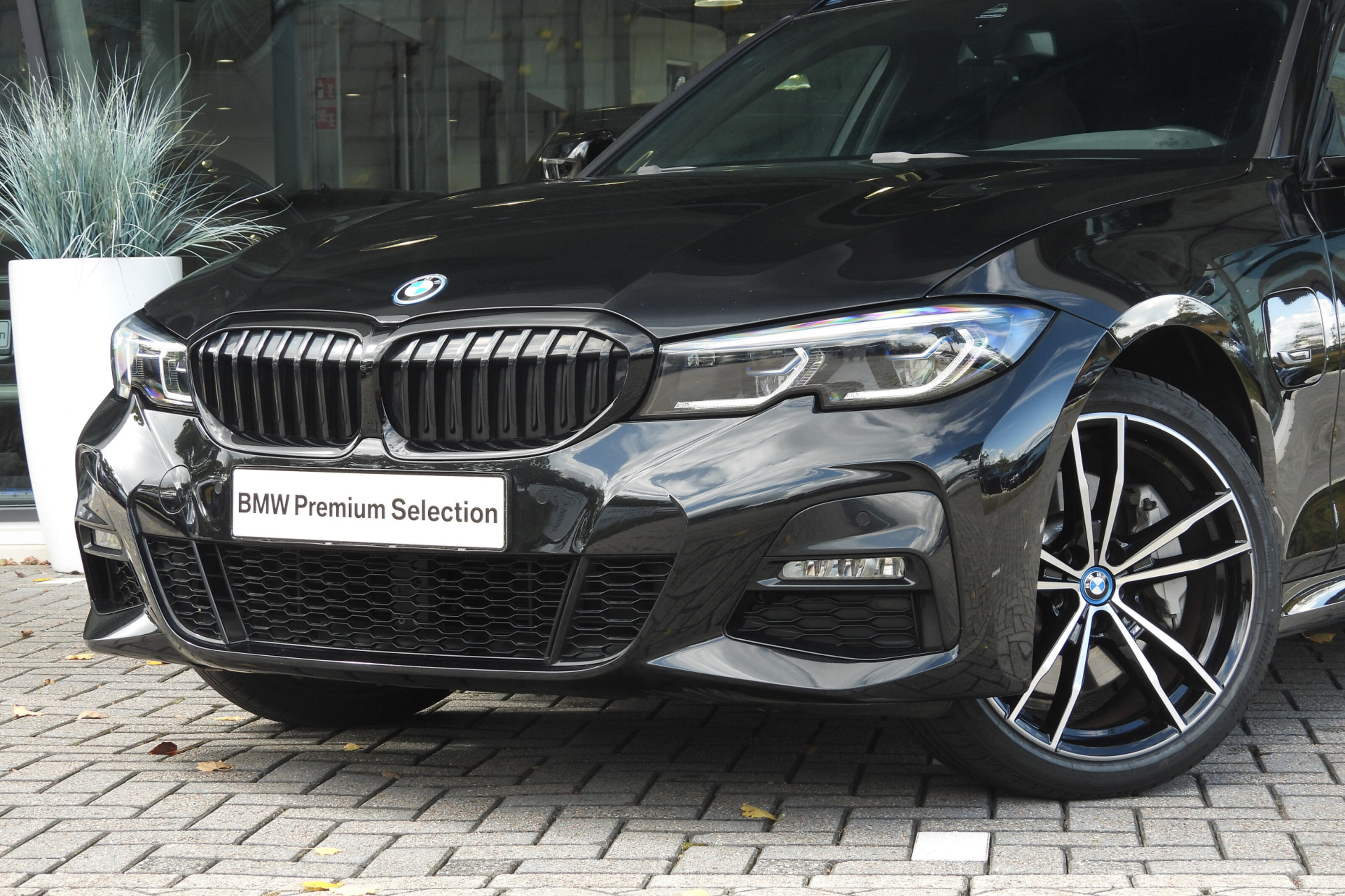 BMW 3 Serie Touring 330e High Executive M Sport Automaat
