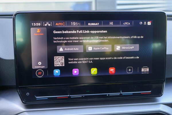 Apple Carplay/Android Auto Apple Carplay/Android Auto