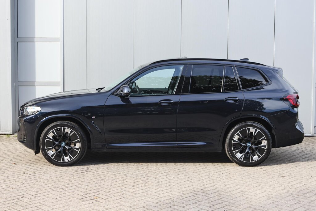 BMW iX3 8