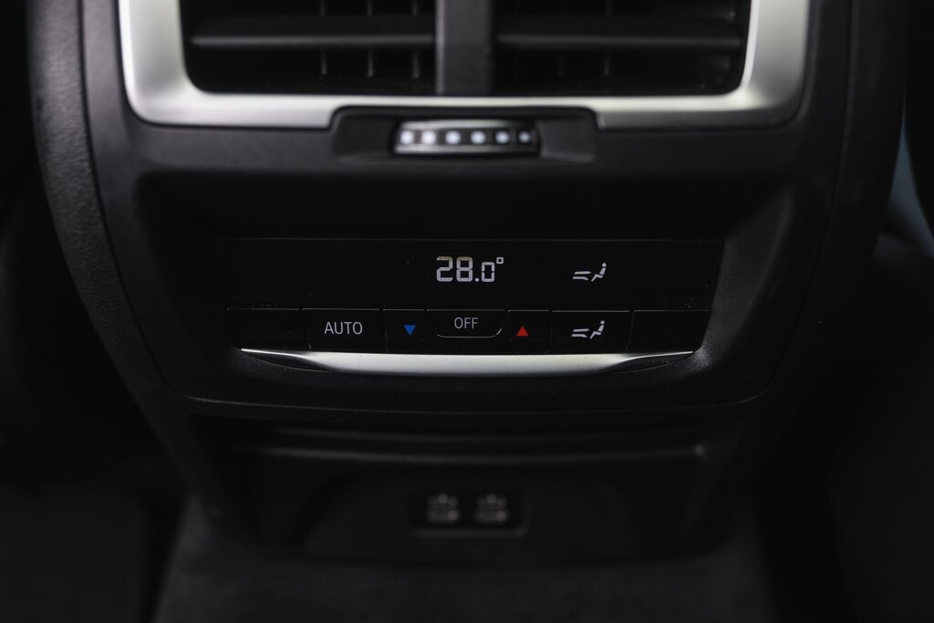 BMW iX3 13