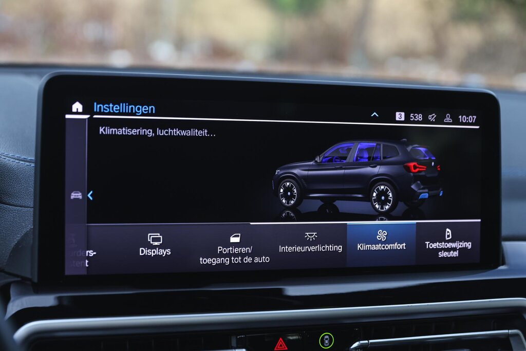 BMW iX3 27