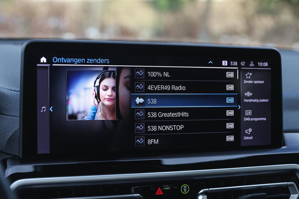 BMW iX3 28