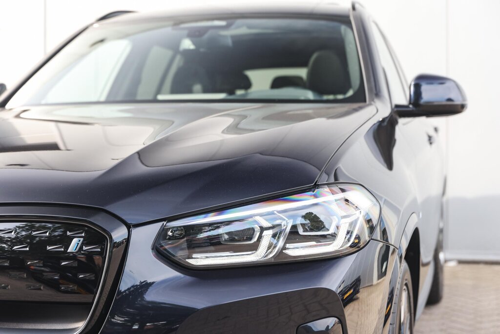 BMW iX3 32