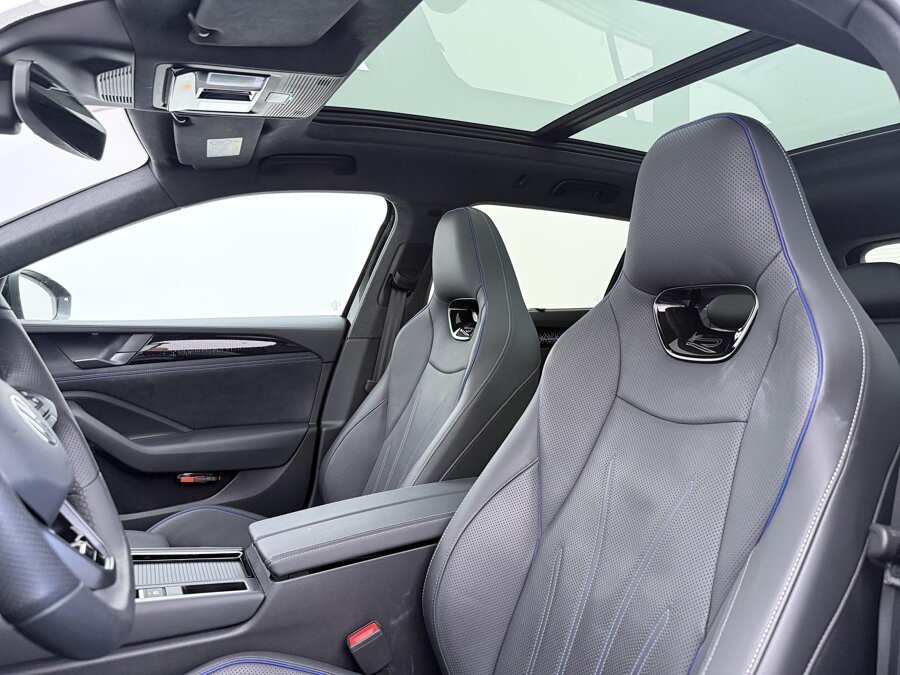 Volkswagen Passat Variant 1.5 eHybrid R-Line Edition