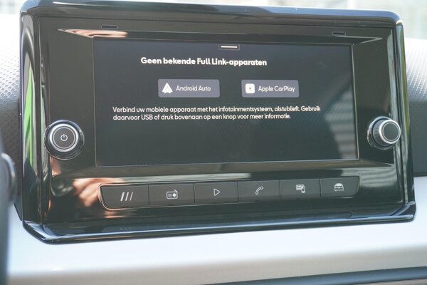 Apple Carplay/Android Auto Apple Carplay/Android Auto
