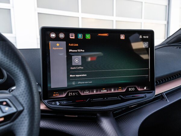 Apple Carplay/Android Auto Apple Carplay/Android Auto