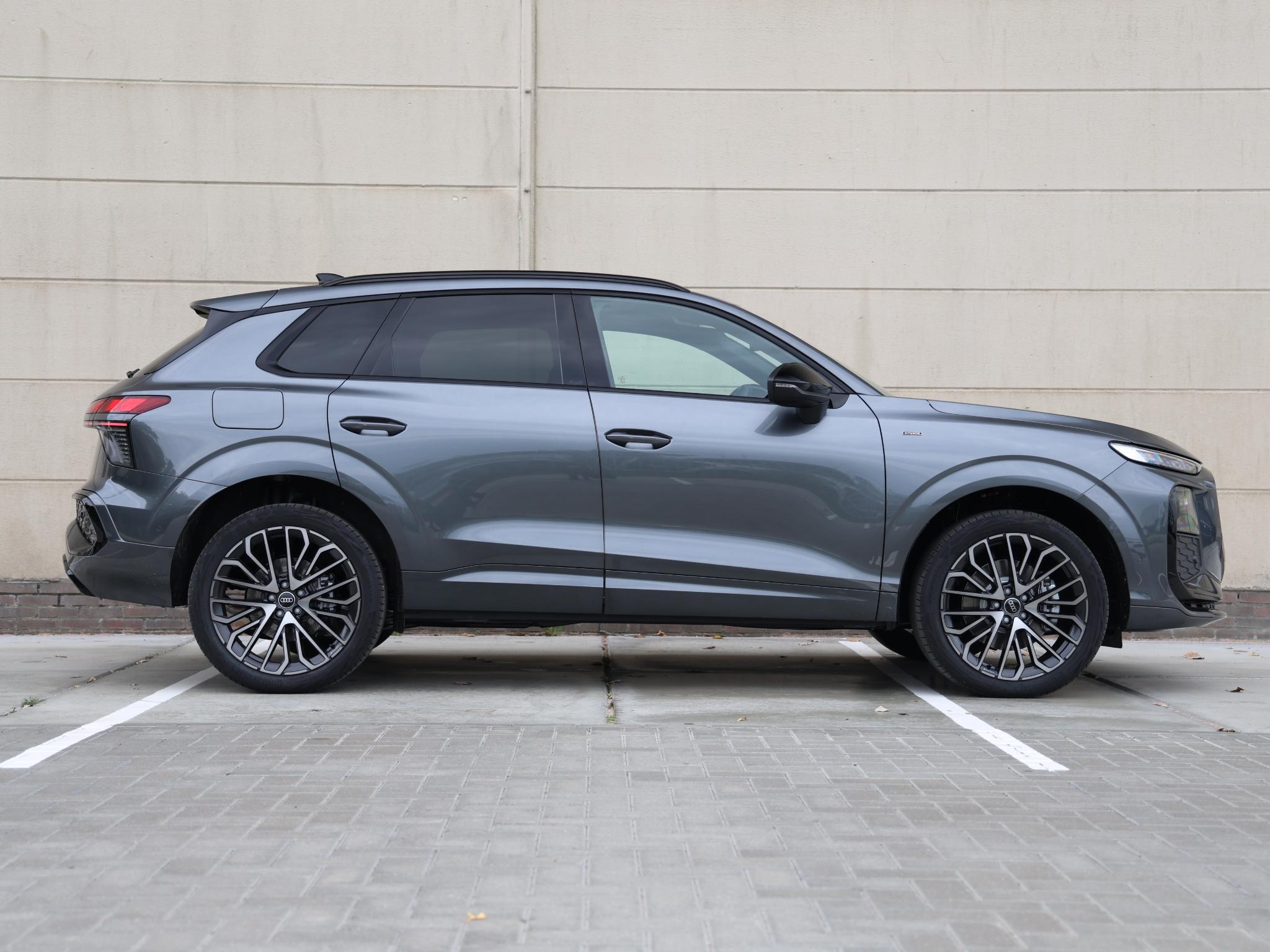 Audi Q3 S edition e-hybrid 272 PK SUV - Afbeelding 2