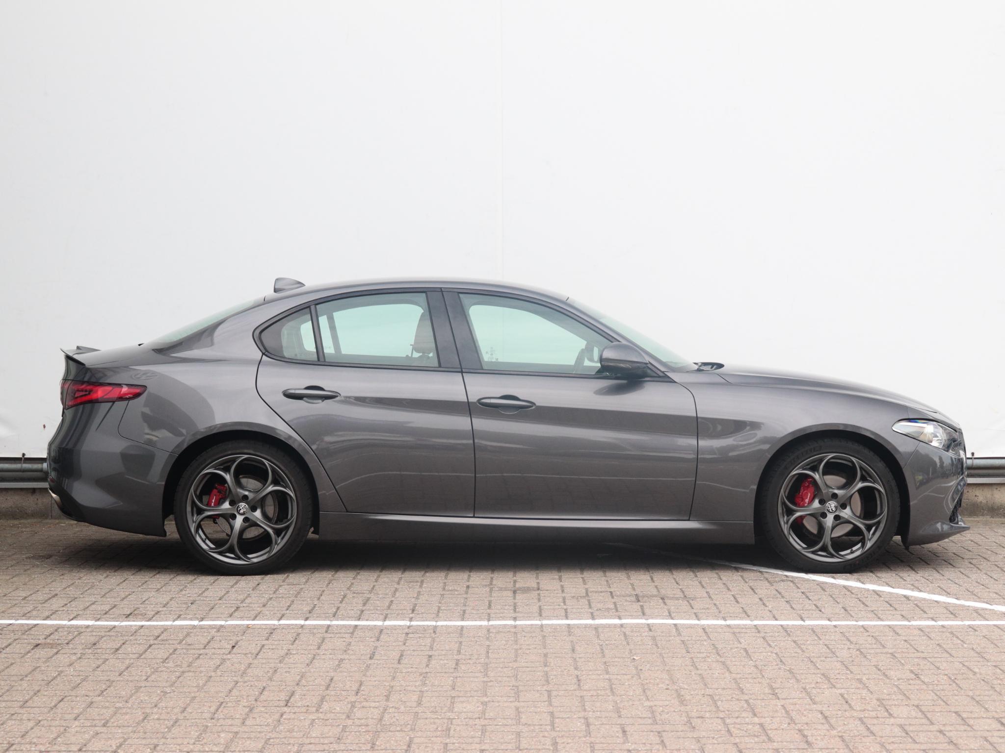 Alfa Romeo Giulia 2.0T Super