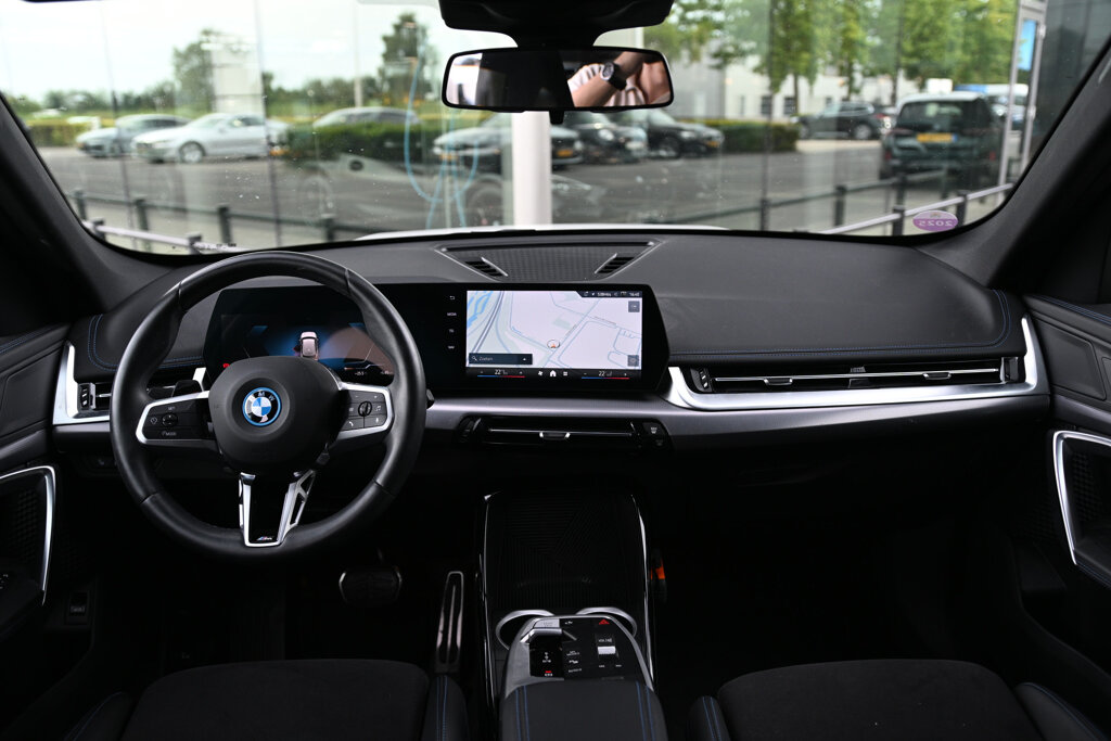 BMW iX1 3
