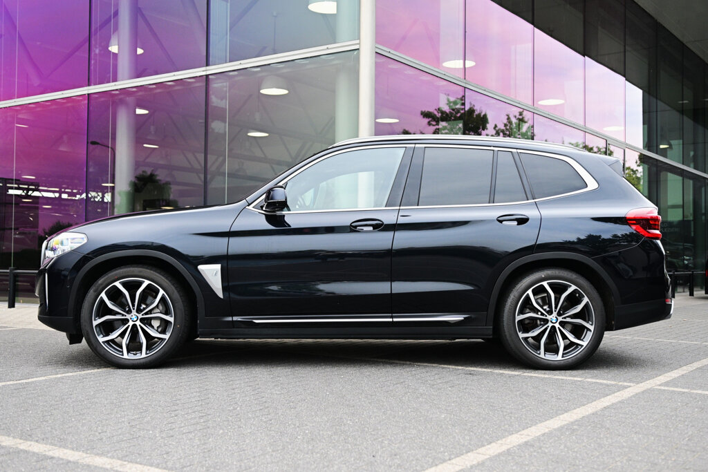 BMW iX3 5