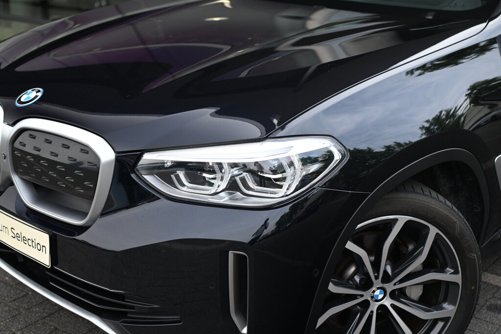 BMW iX3 9