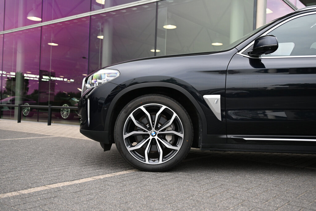 BMW iX3 19