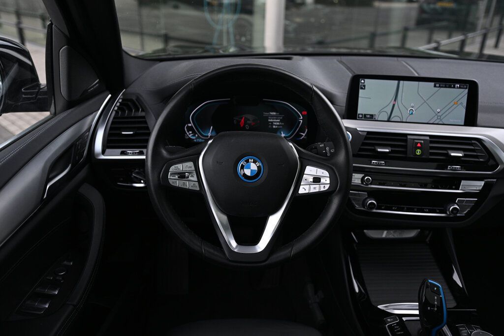 BMW iX3 27
