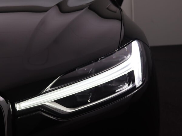 Full-LED Active High Beam koplampen met adaptieve bochtverlichting en koplampreinigingsinstallatie