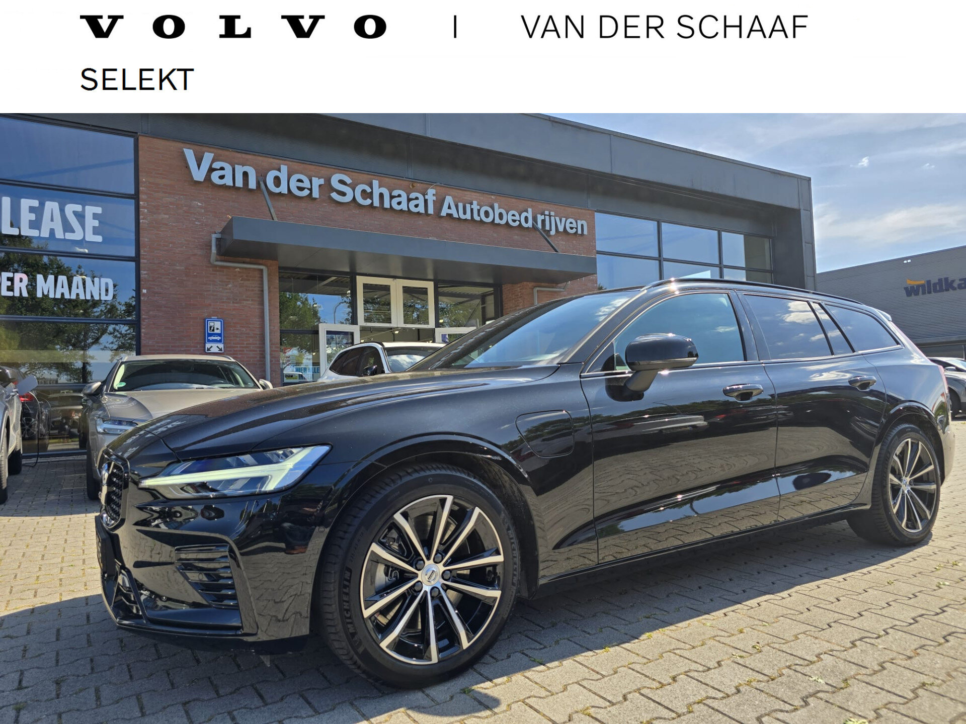 Volvo V60 2.0 T8 Plug-in hybrid AWD Plus Dark