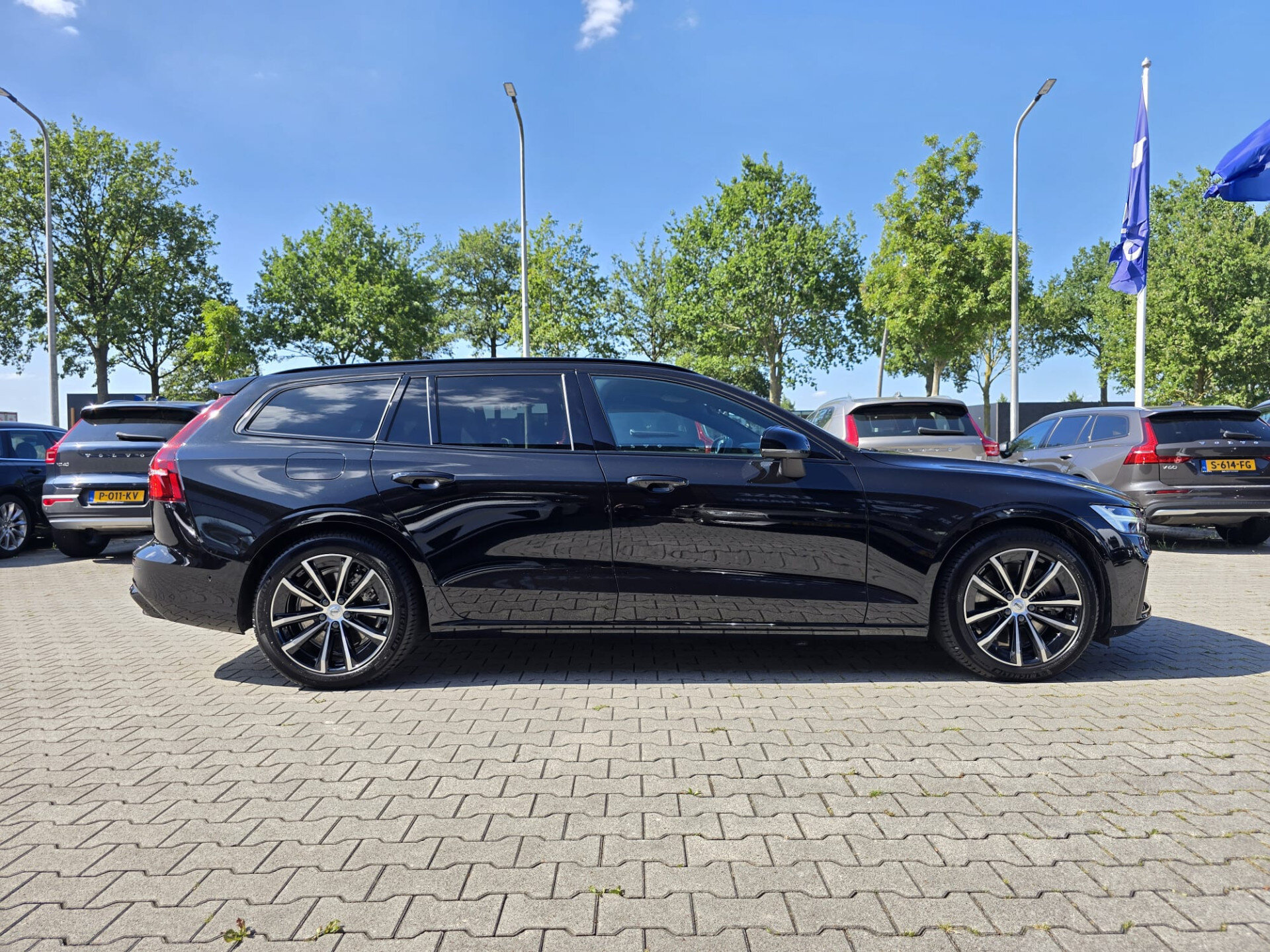 Volvo V60 2.0 T8 Plug-in hybrid AWD Plus Dark - Afbeelding 4