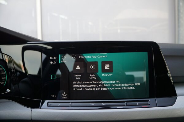 Apple Carplay/Android Auto Apple Carplay/Android Auto