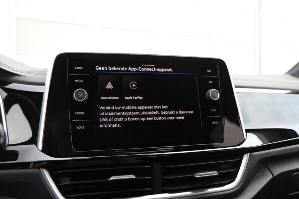 Apple Carplay/Android Auto Apple Carplay/Android Auto