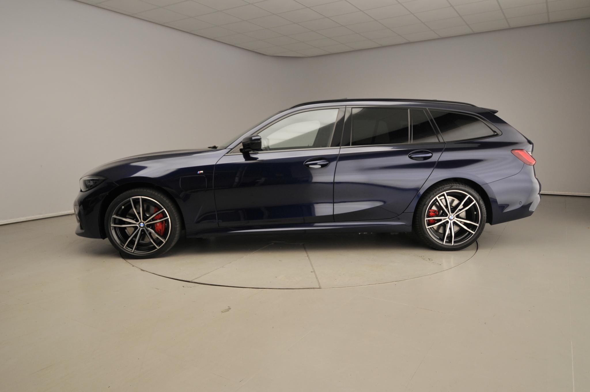 BMW 3 Serie Touring 330e - Afbeelding 2