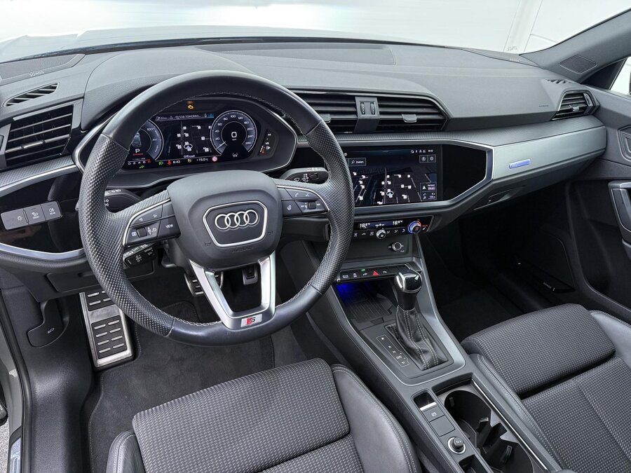 Audi Q3 45 TFSIe S-line