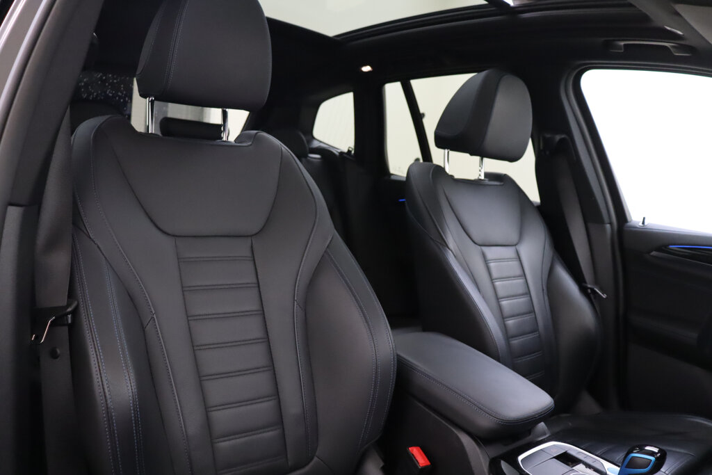 BMW iX3 16