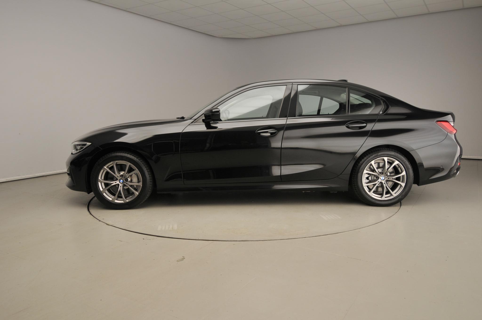 BMW 3 Serie Sedan 330e - Afbeelding 2